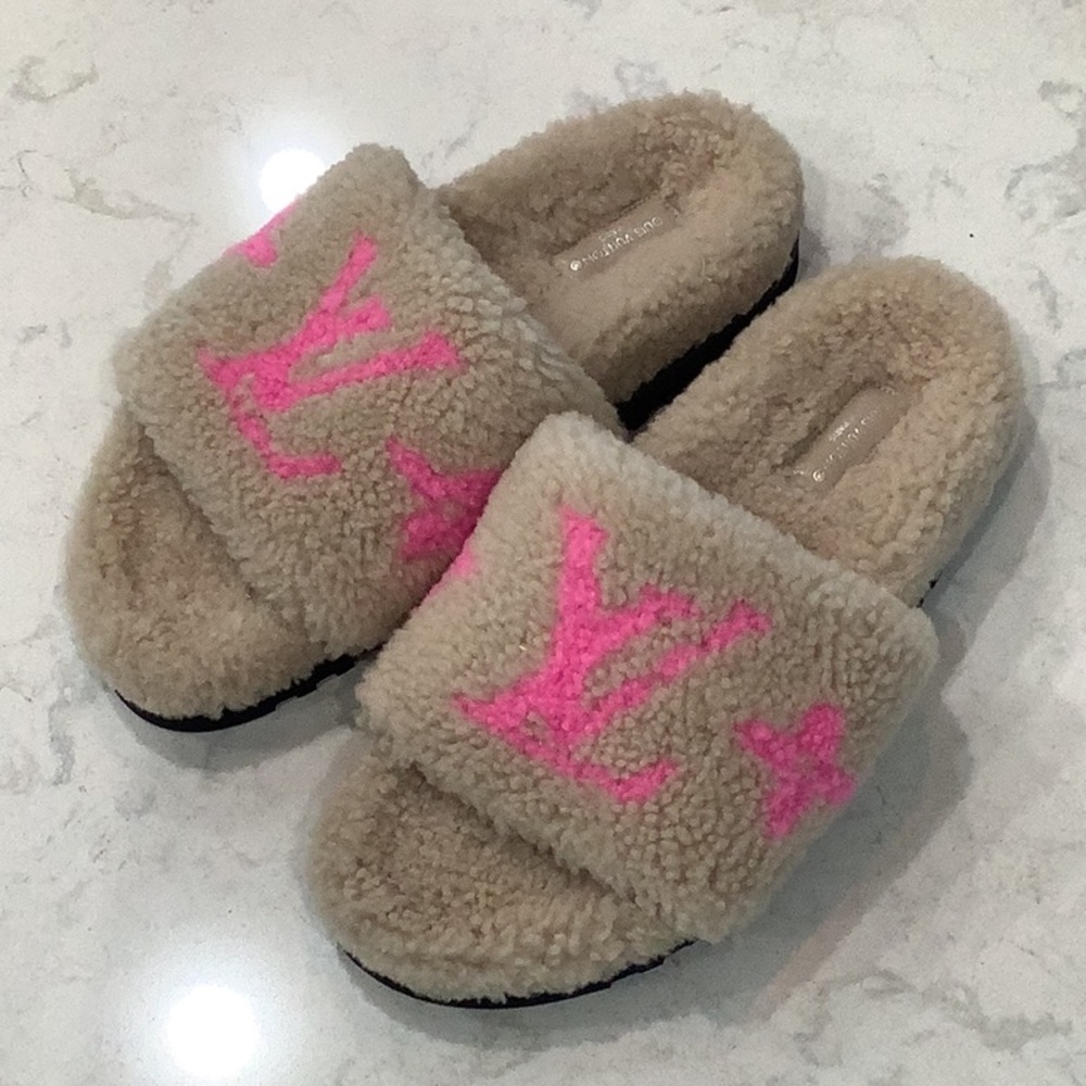 AUTHENTIC Louis Vuitton Shearling Slides Paseo